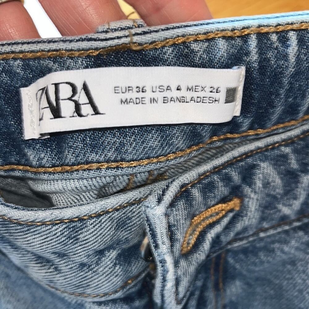 Zara Relaxed Fit Rip Jeans - Picture 3 of 4